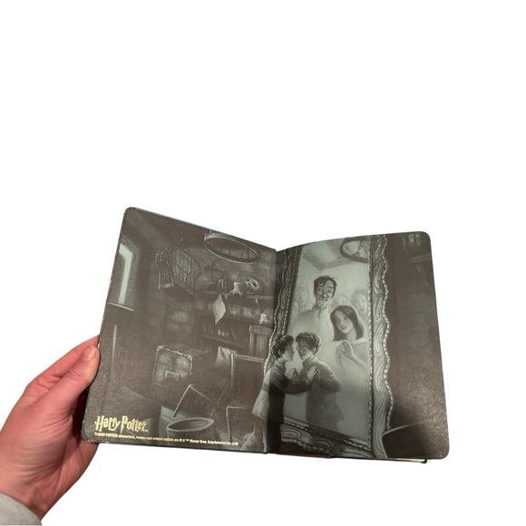 Harry Potter Mirror of Erised NWT Lined Bound Journal with Elastic Closure - Picture 3 of 5